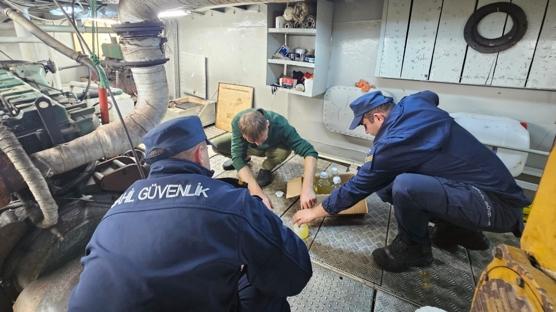 Trabzon'da denizde operasyon! Litrelerce kaak akaryakt ele geirildi