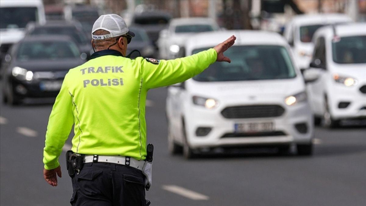 Trafikte boruluekili kavga! Srcler gzaltnda