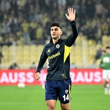 Arda Gler'den Yiit Efe Demir'e tebrik paylam