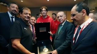 Cumhurbakan Erdoan, A Milli Erkek Basketbol Takm'n tebrik etti