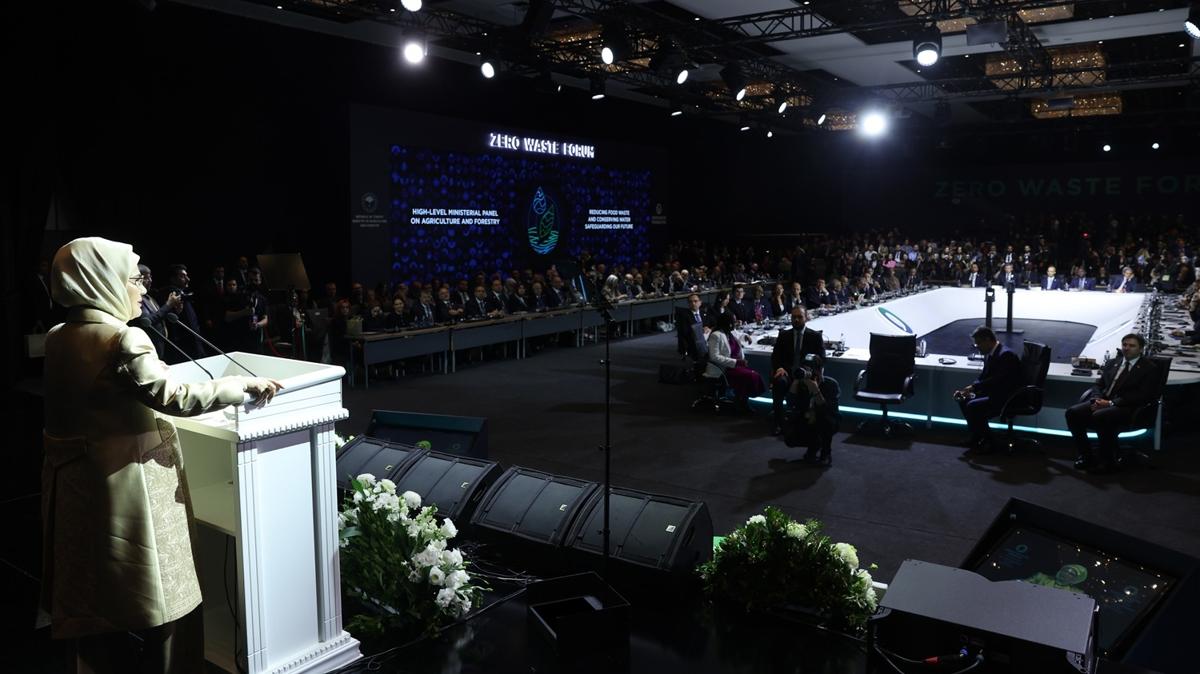 Emine Erdoan kritik verileri paylat! ''Sfr atk ruhu zenginletiren en gl formldr''