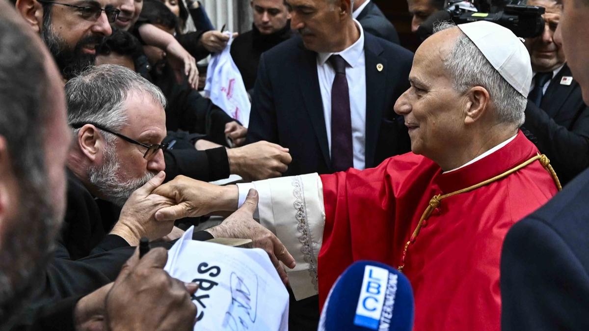 Katedral evresinde youn kalabalk