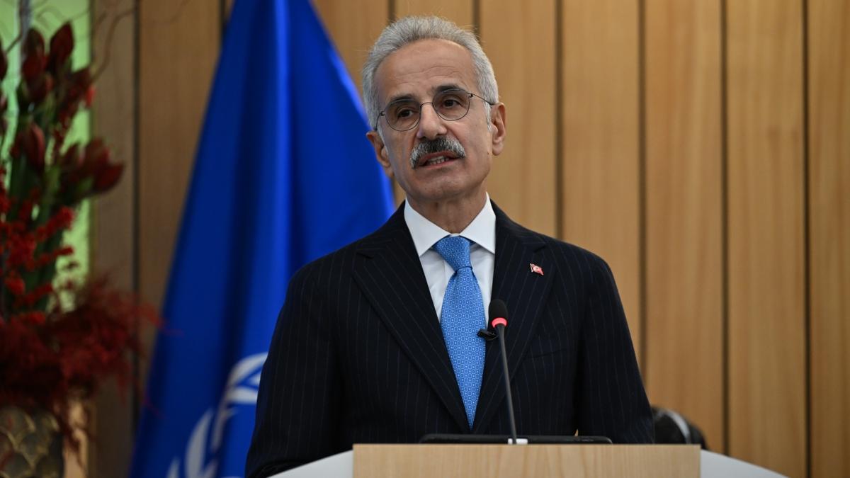 Bakan Uralolu'ndan aklamalar 