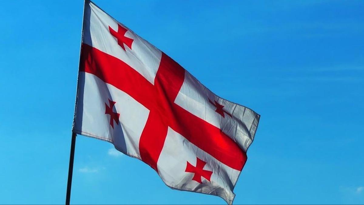 Grcistan'da ilgin olay! Muhalefet lideri, mahkeme binasn kundaklamaktan gzaltna alnd 