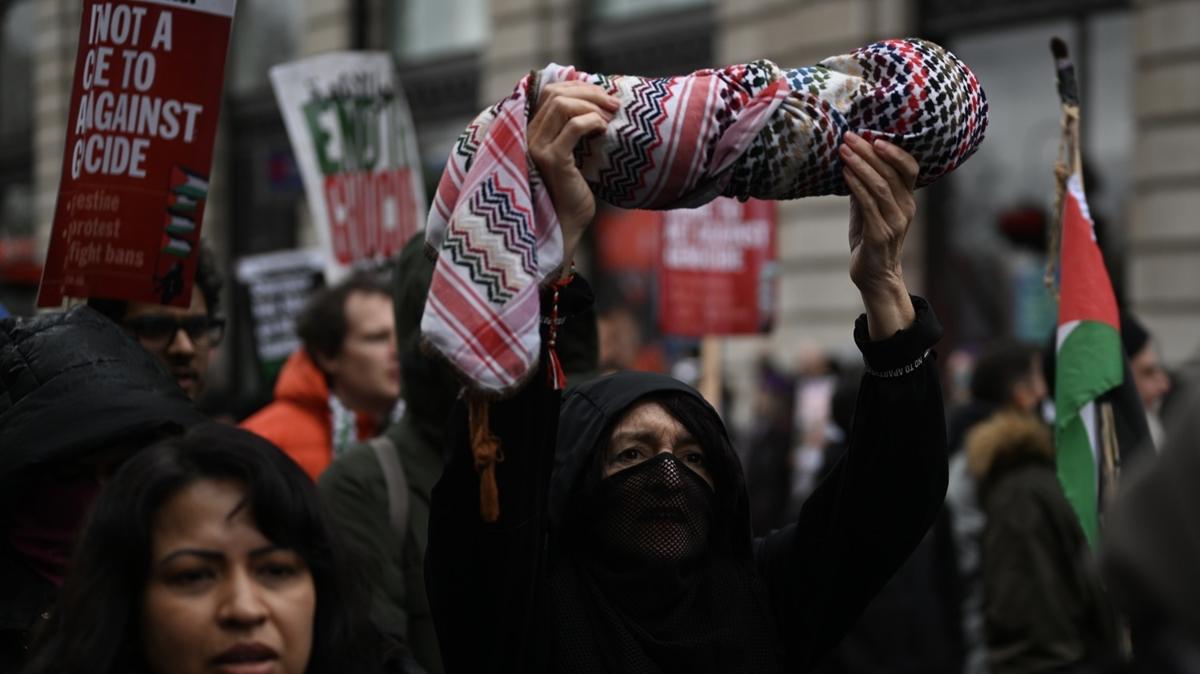Londra'da on binler Filistin iin yrd! srail'e silah satna tepki