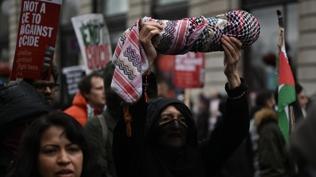 Londra'da on binler Filistin için yürüdü! İsrail'e silah satışına tepki
