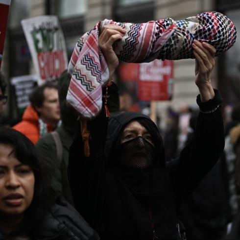 Londra'da on binler Filistin için yürüdü! İsrail'e silah satışına tepki