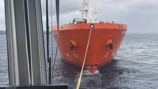 Makine arızası yapan tanker kurtarıldı