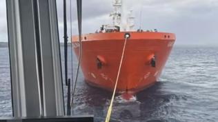 Makine arızası yapan tanker kurtarıldı