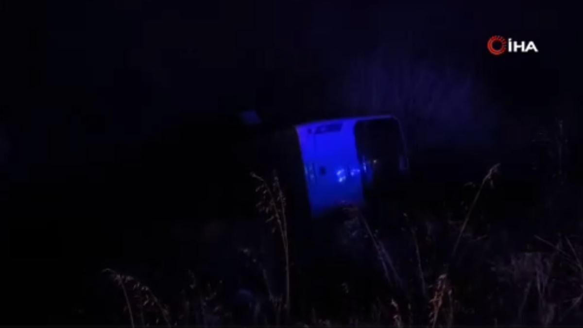 Siirt'te otobs devrildi: 17 yaral 