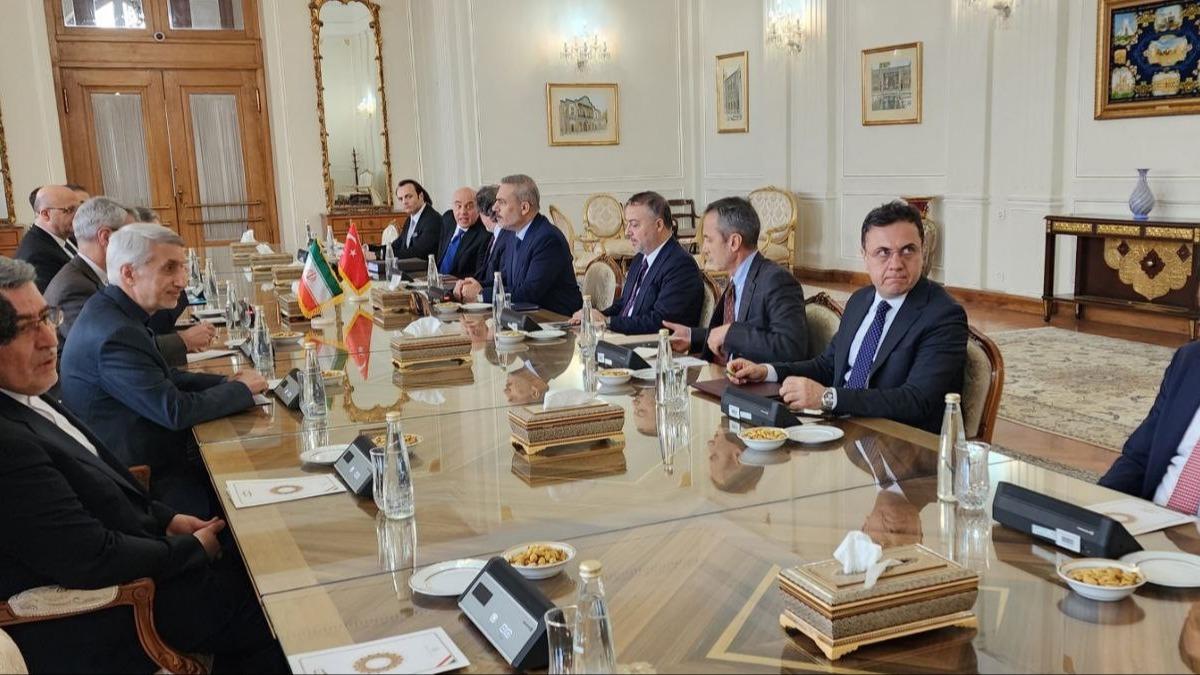 Ankara-Tahran gndemi youn! Bakan Fidan ve mevkida Araki ile ran'da kritik zirve