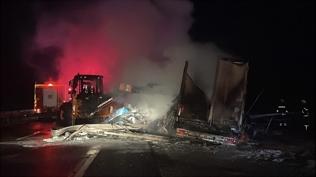 D-100 kara yolunun Bolu kesimindeki tır yangını ulaşımı aksattı