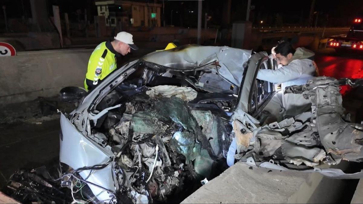 Orhanlı Gişeleri'ndeki beton bariyere çarpan asistan doktor yaşamını yitirdi