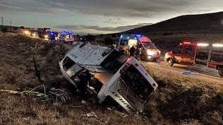 Yolcu otobs arampole devrildi