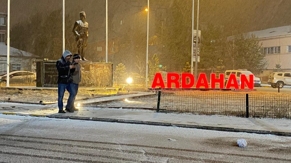 Ardahan'a k geldi... Mevsimin ilk kar yad
