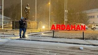 Ardahan'a kış geldi... Mevsimin ilk karı yağdı