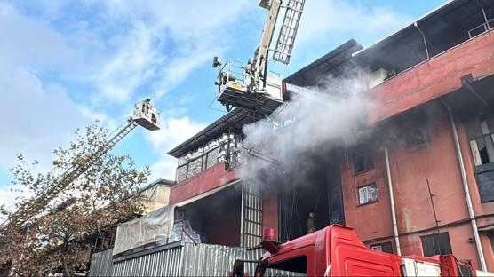 Baakehir'de i yerinde yangn: Ekipler mdahale ediliyor