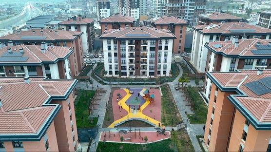 Depremde yzlerce kiiye mezar olmutu! Yre sakinleri Ebrar Sitesi'nin yerine yaplan konutlara tand