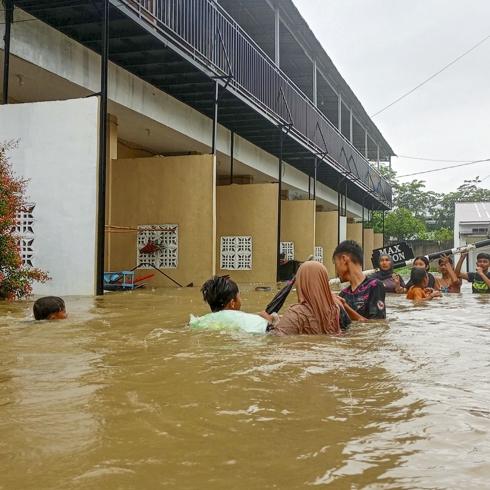Endonezya'da sel felaketinin bilançosu ağırlaşıyor... Can kaybı 604'e ulaştı