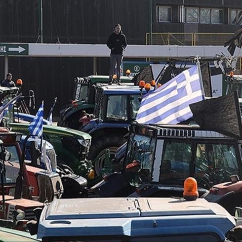 Komşu karıştı! Atina-Selanik yolunu trafiğe kapattılar