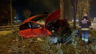 Eskiehir'de otomobil aaca arpt: 1 yaral