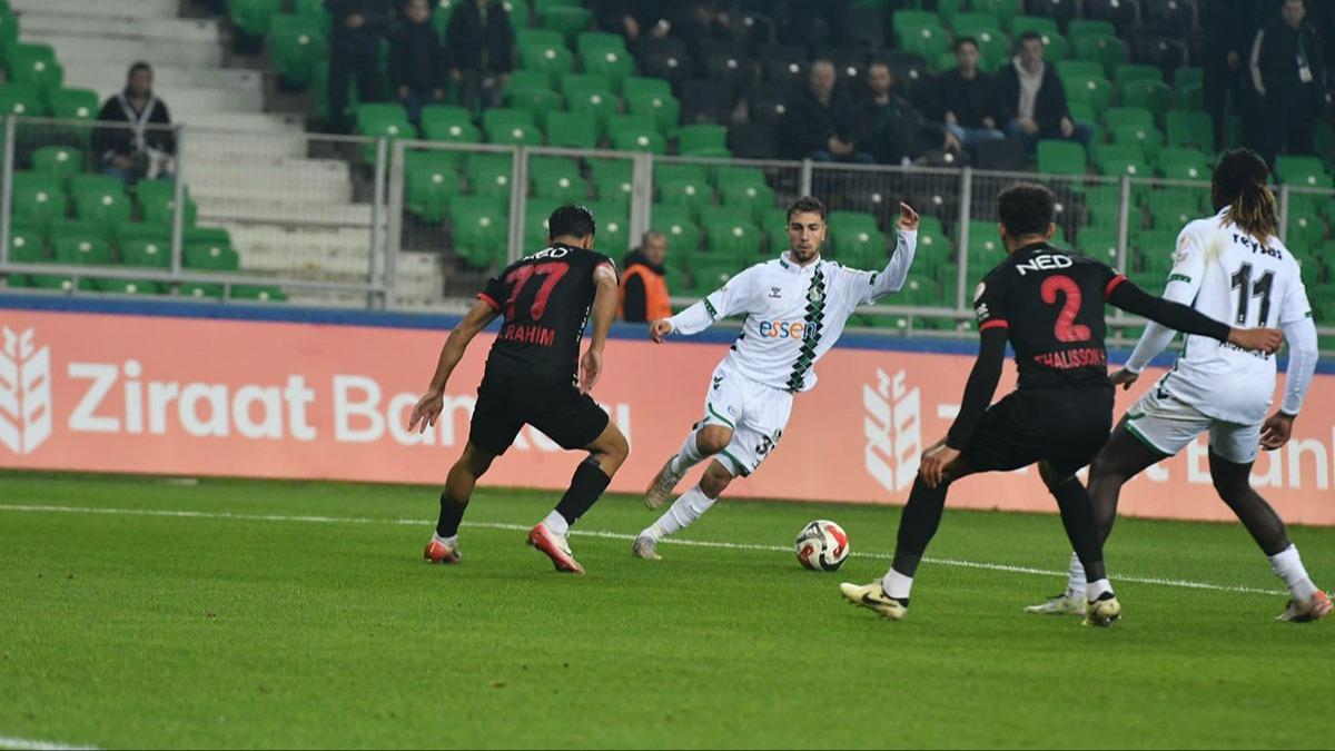 Genlerbirlii, Sakaryaspor'u 5-0'la eledi