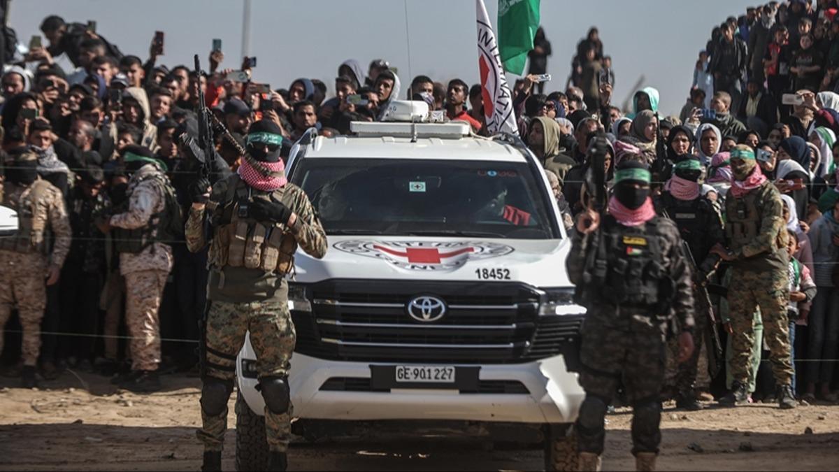 Hamas, bir esire ait olduu tahmin edilen ceset kalntlarn srail'e teslim etti