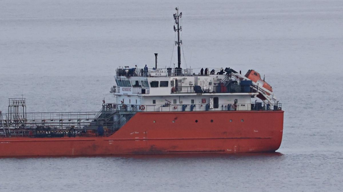 Karadeniz'de saldrya urayan 'MIDVOLGA-2' isimli gemi Sinop'a ulat