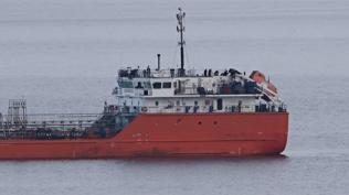Karadeniz'de saldırıya uğrayan 'MIDVOLGA-2' isimli gemi Sinop'a ulaştı