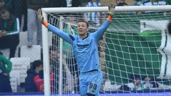 Kerem Matl Bursaspor kalesinde gven veriyor