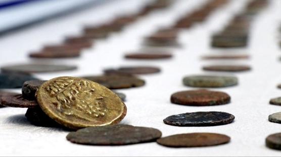Diyarbakır'da tarihi eser operasyonu! 690 sikke ve 47 yüzük ele geçirildi