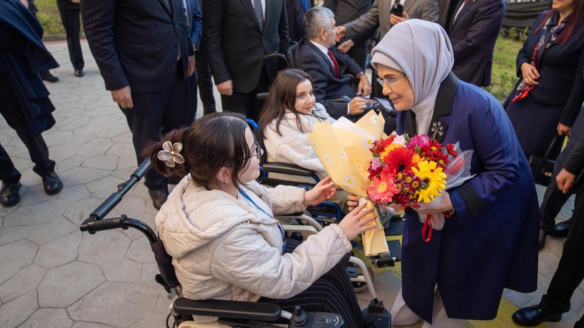 Emine Erdoan: Engelli bireyler, toplumun eit, onurlu ve saygn fertleridir