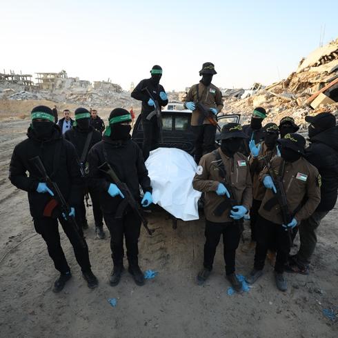 Geriye 1 esir kald! Hamas cesedi Kzha'a teslim
