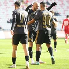 Aliaa, kupada ilk kez gruplara kald