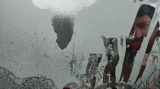 Ardahan'da termometreler eksi 17 dereceyi grd! Camlar buz, aalar krayla kapland