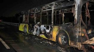 Arnavutky'de yanan ETT otobs kullanlamaz hale geldi