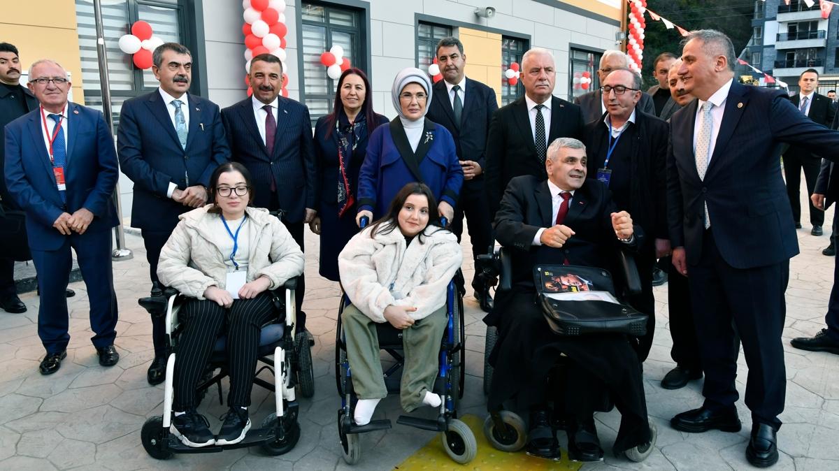 Emine Erdoan: Karadeniz Ereli zel Eitim Kamps zel gereksinimli ocuklarmzn kalplerine g versin
