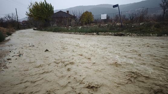 Antalya sele teslim: Cadde ve sokaklar gle dnd