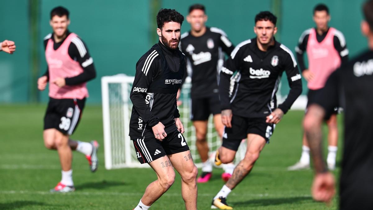 Beikta'ta Rafa Silva, takmla birlikte almalarn srdryor