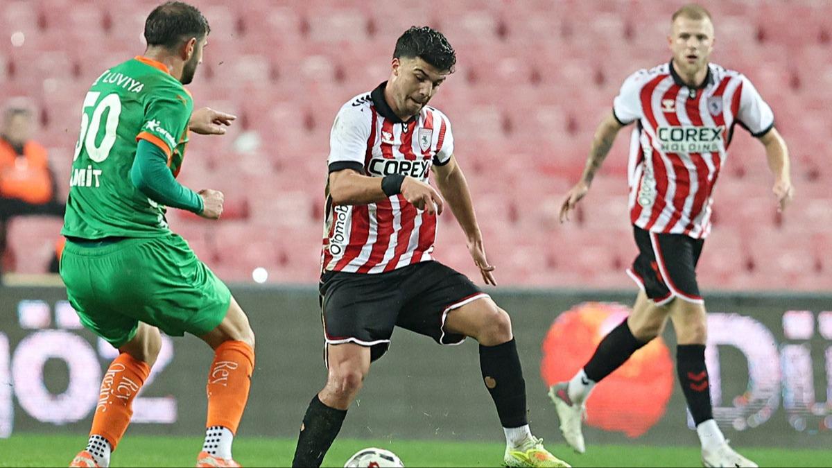 Eyp Aydn, Galatasaray'a kar ilk kez sahaya kt