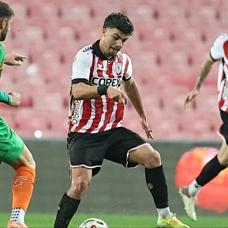 Eyp Aydn, Galatasaray'a kar ilk kez sahaya kt