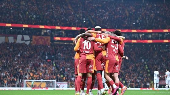 Galatasaray taraftarndan takma destek