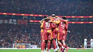 Galatasaray taraftarndan takma destek