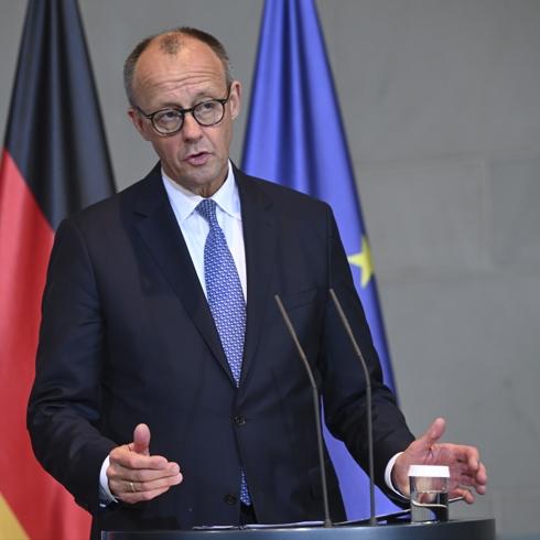 Merz'e tepkiler  gibi: srail ziyaretine ate pskrdler