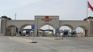 Komşu tüm geçişleri kilitledi