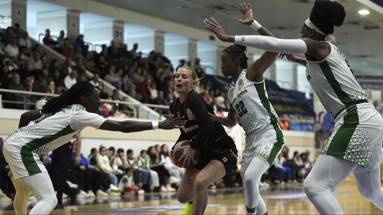 Nesibe Aydn, evinde kazand