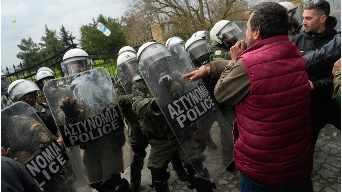 Komu tm geileri kilitledi