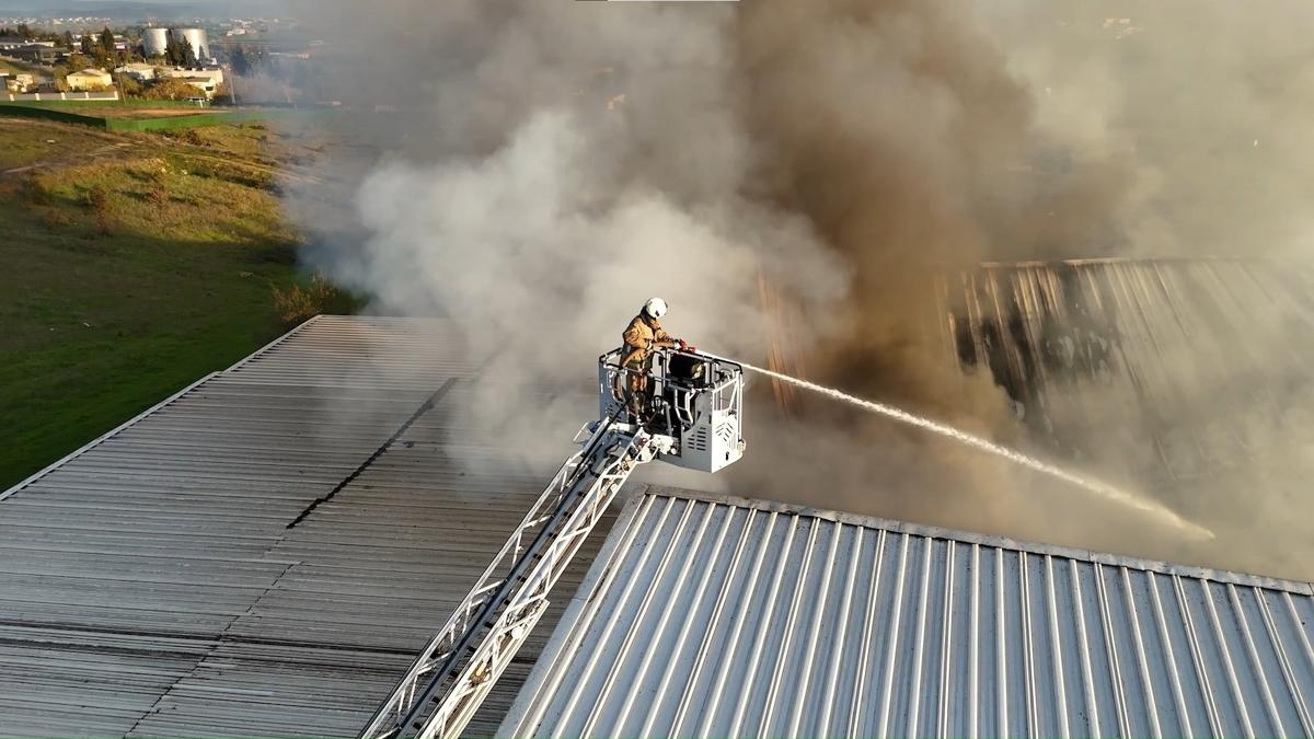 Tuzla'daki fabrika yangn sndrld