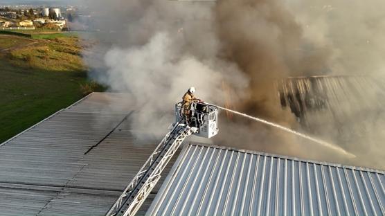 Tuzla'daki fabrika yangn sndrld