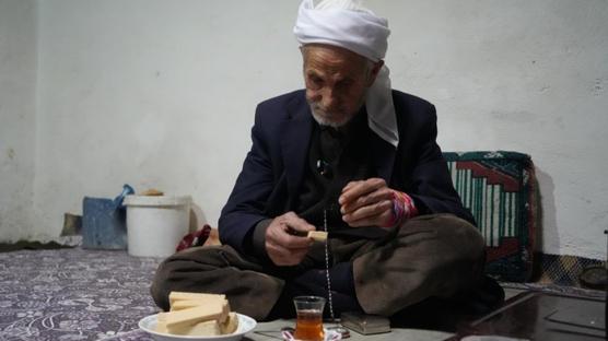 Yarm asrdr sadece ay ve gofret tketiyor! Rstem Dede'nin artan alkanl